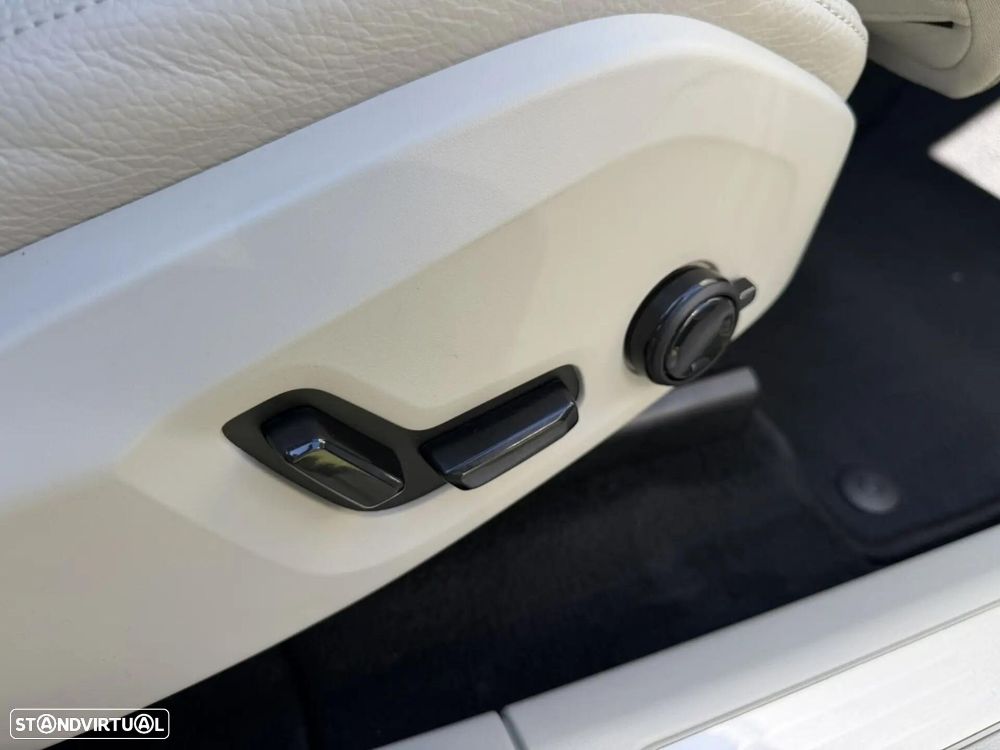 Volvo XC 60 2.0 B4 Plus Bright - 21