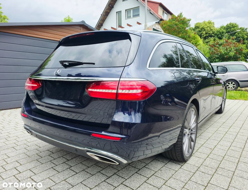 Mercedes-Benz Klasa E 400 4-Matic 9G-TRONIC - 4