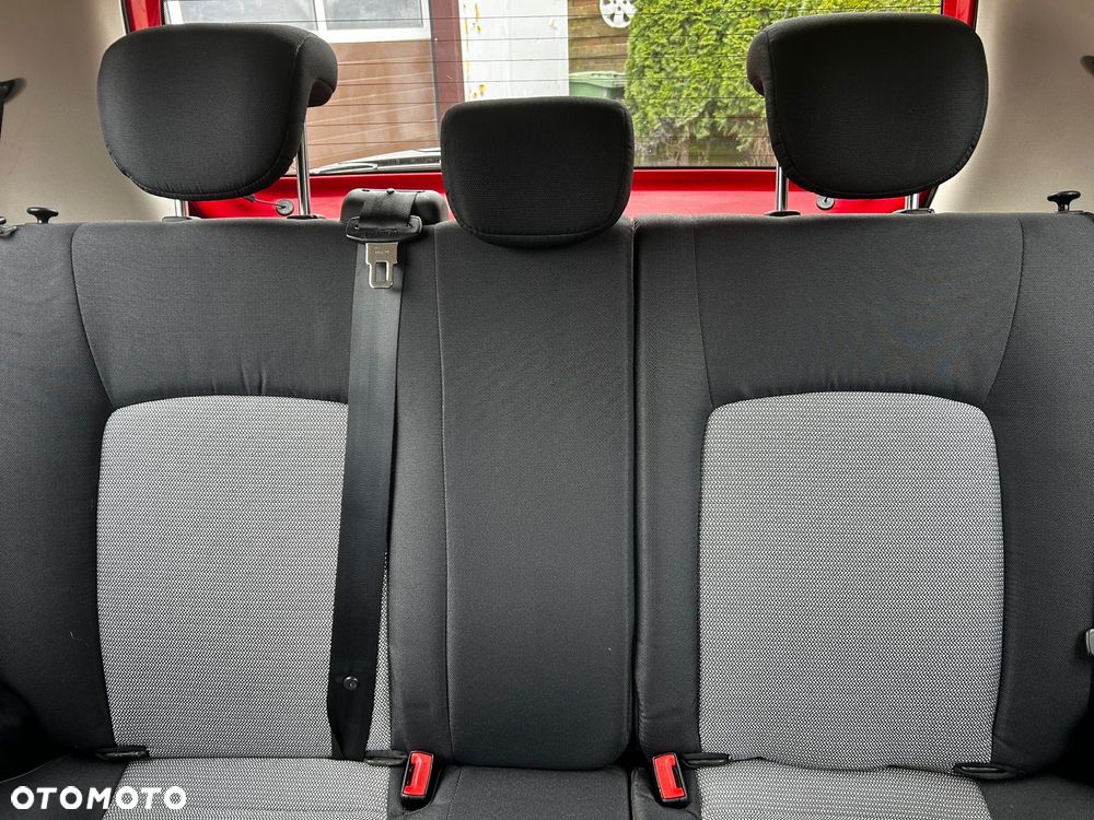 Hyundai i10 1.1 FIFA WM Edition - 10