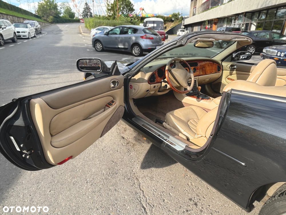 Jaguar XK8 Cabriolet - 10