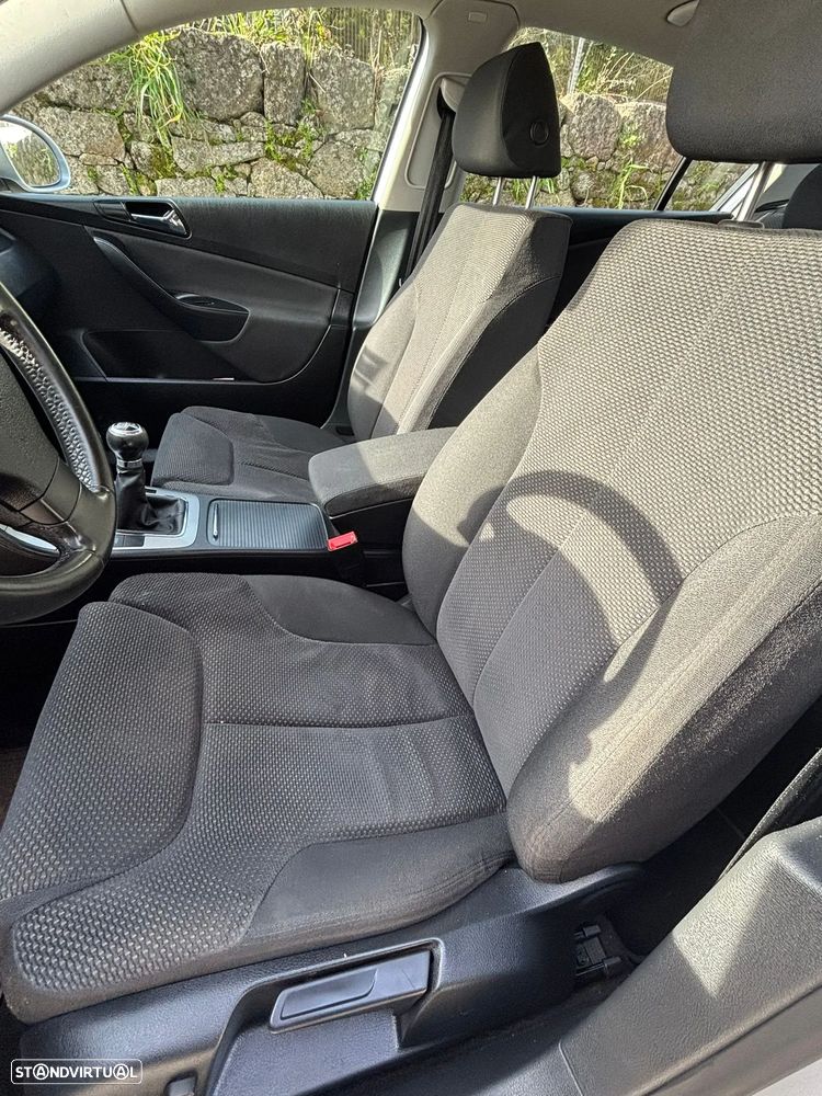 VW Passat 2.0 TDI Confortline - 11