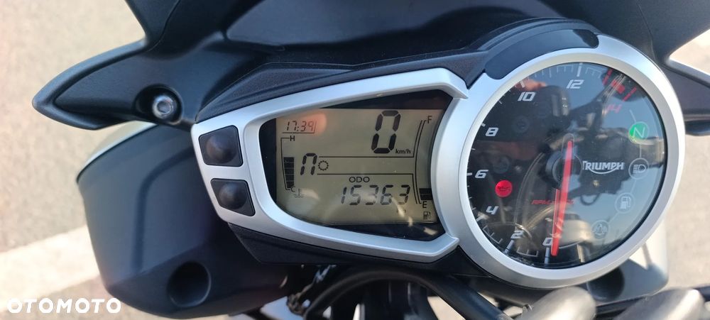 Triumph Street Triple - 9