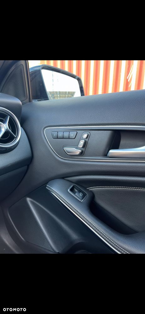 Mercedes-Benz GLA 250 4-Matic - 5