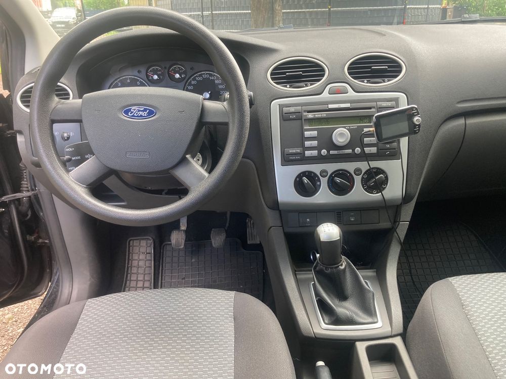 Ford Focus 1.6 16V Ambiente - 4