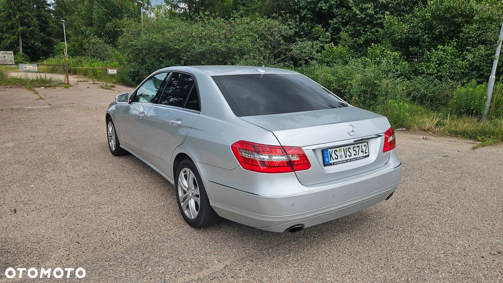 Mercedes-Benz Klasa E 300 CDI DPF BlueEFFICIENCY 7G-TRONIC Elegance - 6