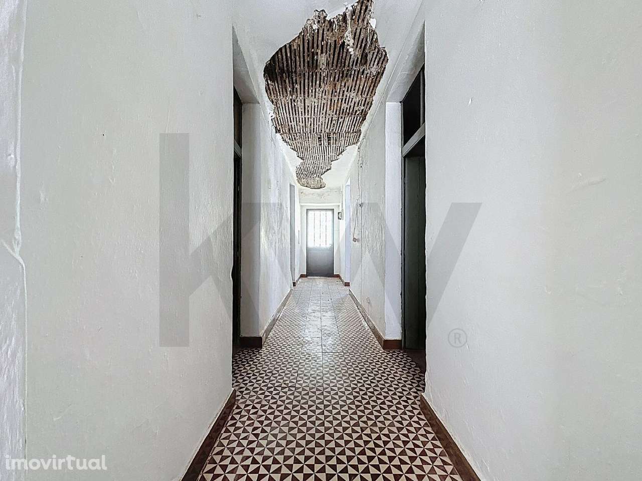 Oportunidade em Cuba: moradia T5, com garagem e logradouro, para remod - Grande imagem: 4/50