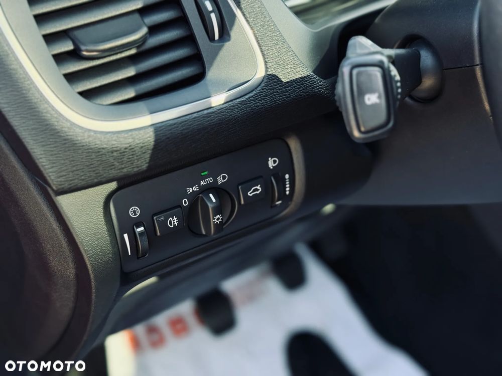 Volvo V40 T2 Momentum - 29