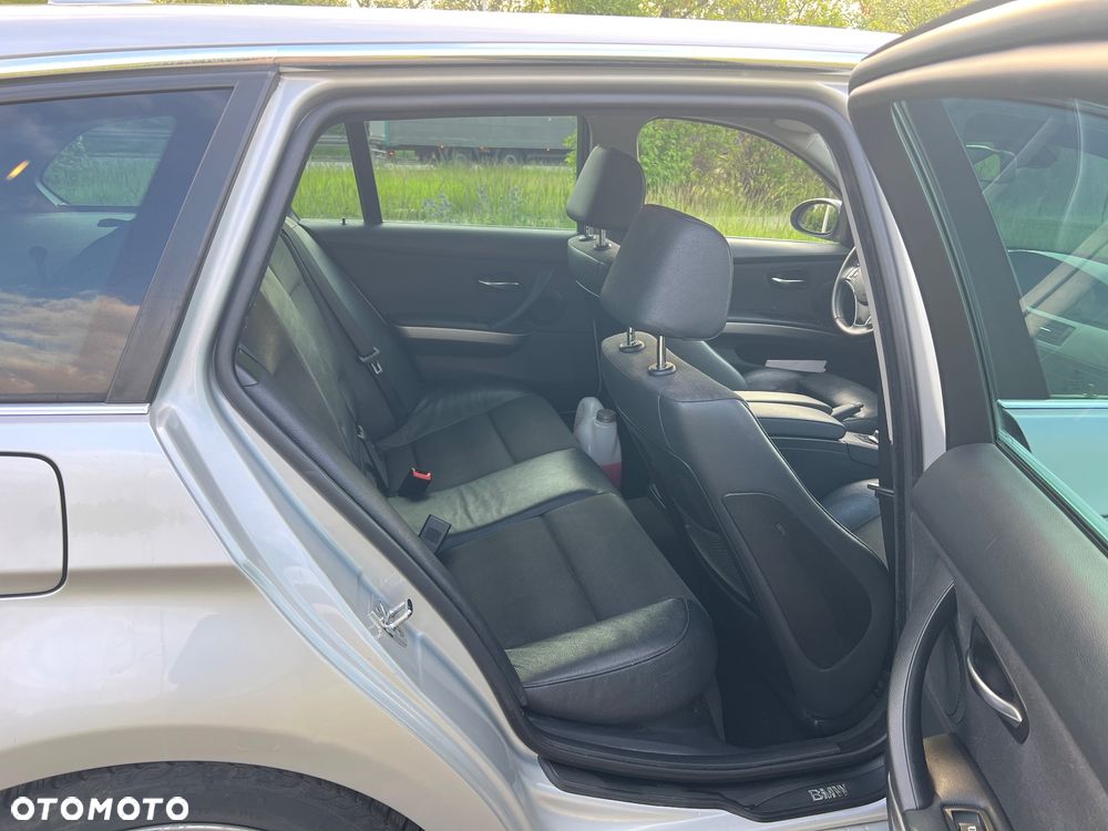 BMW Seria 3 325xi - 17
