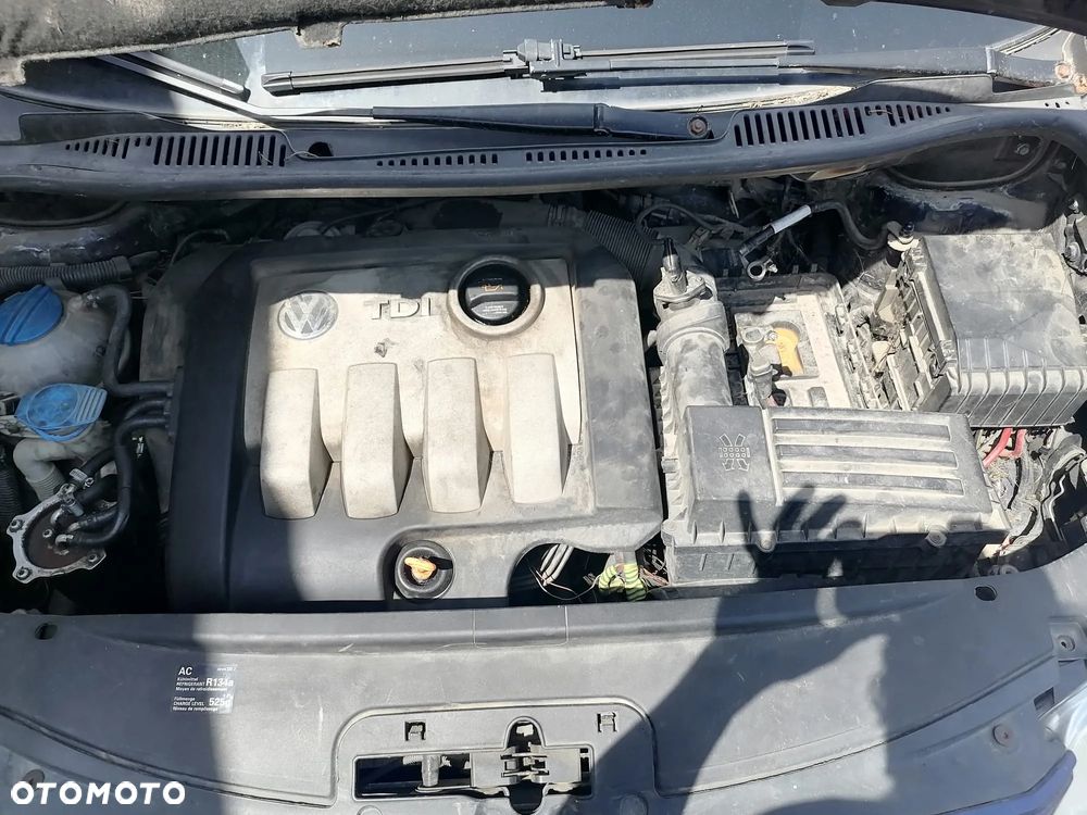 Volkswagen Caddy III (03-10r.) 1.9D 104KM. Silnik BJB Skrzynia GQR lakier LD5Q  D5Q.Cały na części.GWARANCJA !!! Przód Tył Zestaw Komplet Drzwi Klapa Zderzak Błotnik Maska Grill Atrapa Szyba Pas Lampa Lusterko Boczki Fotel Kanapa Kokpit Deska Rozdzielcza Przełącznik Włącznik Sterownik Przewody Wiązka Instalacja Moduł Komputer Czujnik Listwa Pompa Alternator Wtryski Głowica Rozrusznik Kompresor Sprzęgło Dwumas Silnik Skrzynia ABS Klimatyzacji Paliwa Wspomagania Kolektor Turbina Przepustnica Zawór Chłodnica Koło Hak Belka Sanki Zawieszenie Mcpherson Półoś Amortyzator Wydech Tłumik Zacisk Most - 9