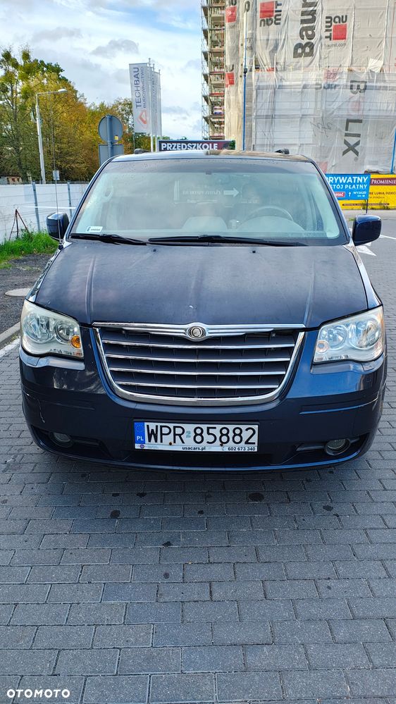 Chrysler Town & Country - 2
