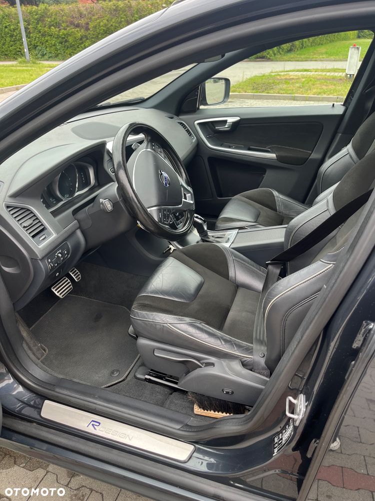 Volvo XC 60 D5 AWD R-Design Momentum - 15