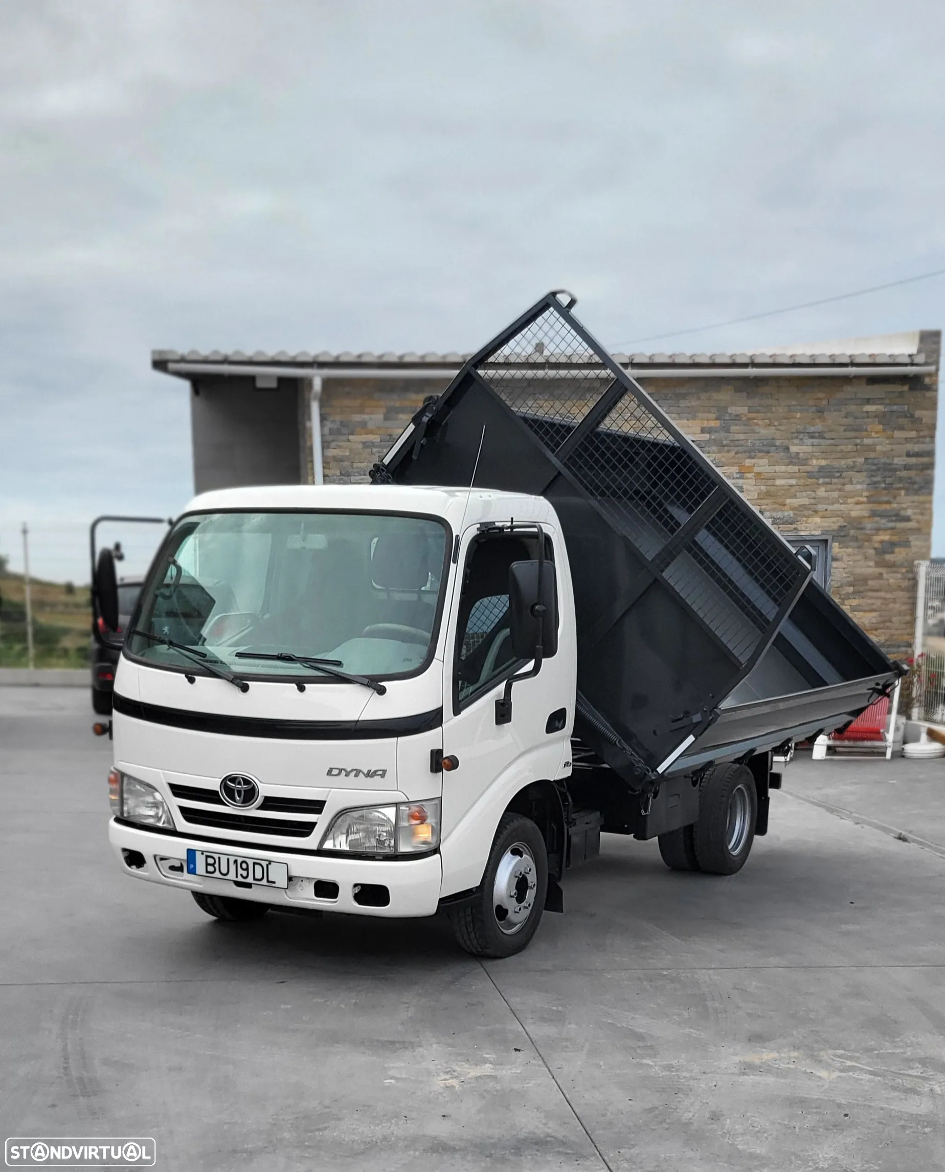 Toyota Dyna Tribasculante - 2