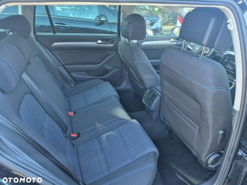 Volkswagen Passat - 18