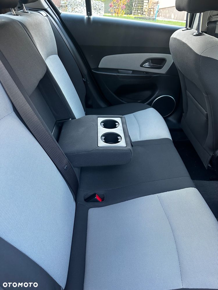 Chevrolet Cruze - 12