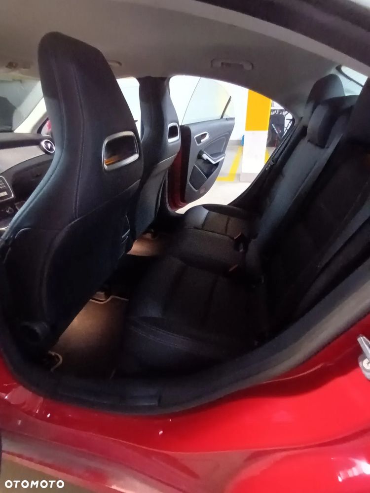 Mercedes-Benz CLA 200 7G-DCT Urban - 19