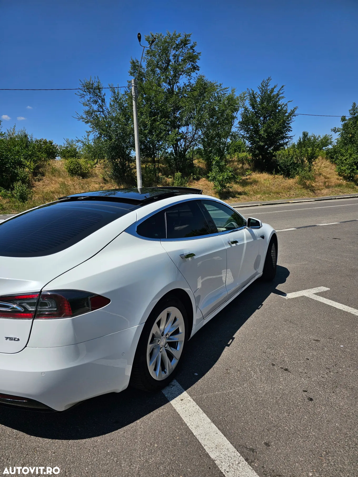 Tesla Model S - 8