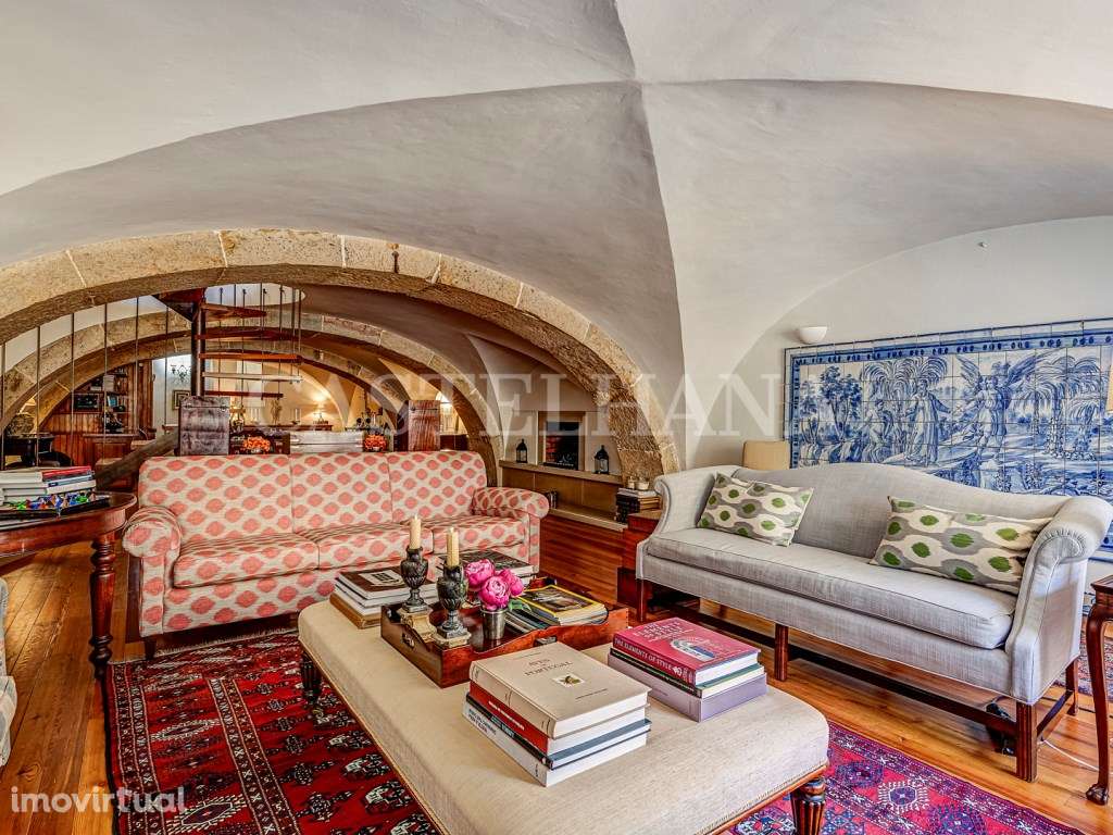 Apartamento T3 duplex, com pátio, junto à Sé de Lisboa - Grande imagem: 5/44