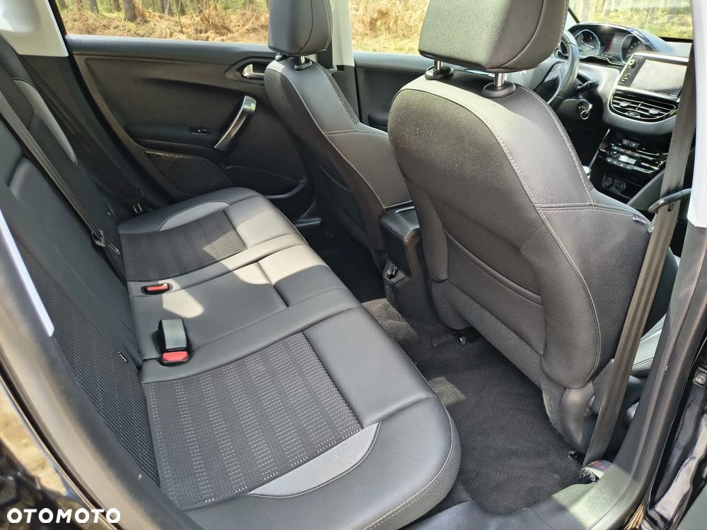 Peugeot 2008 BlueHDi 100 STOP & START Allure - 13