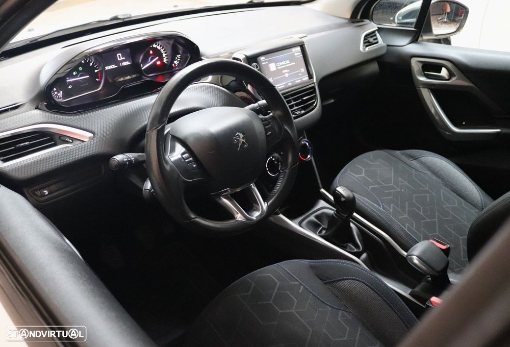 Peugeot 2008 1.2 PureTech Style - 11