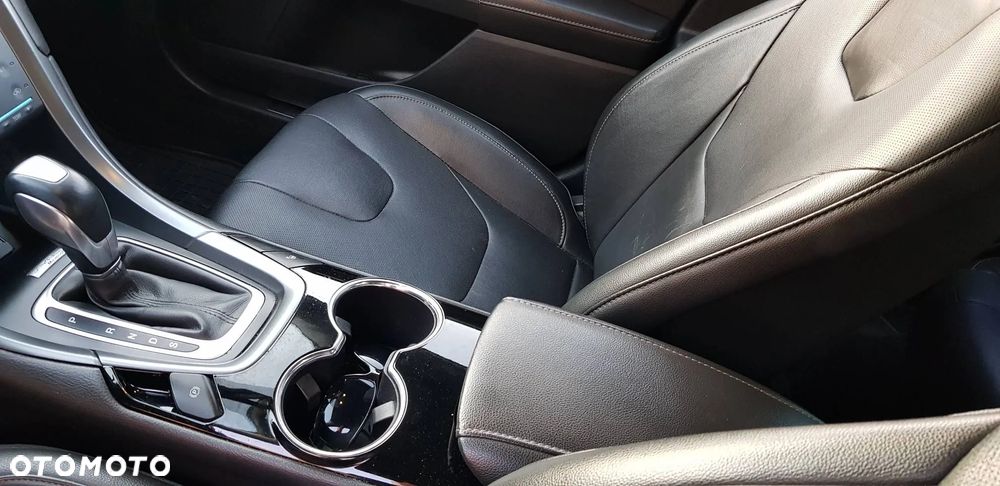 Ford Fusion 2.0 EcoBoost Titanium - 17