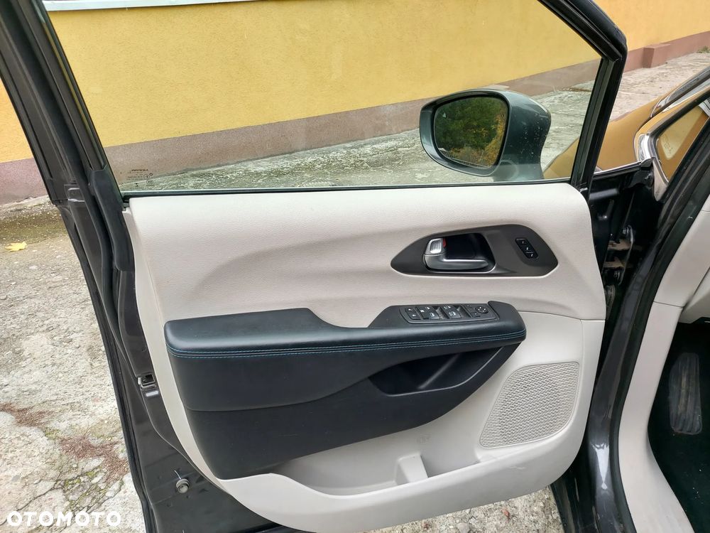 Chrysler Pacifica - 11