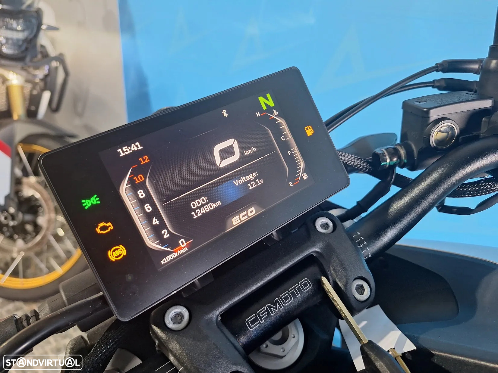 CF Moto 300NK - 10