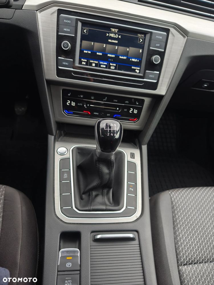 Volkswagen Passat - 19