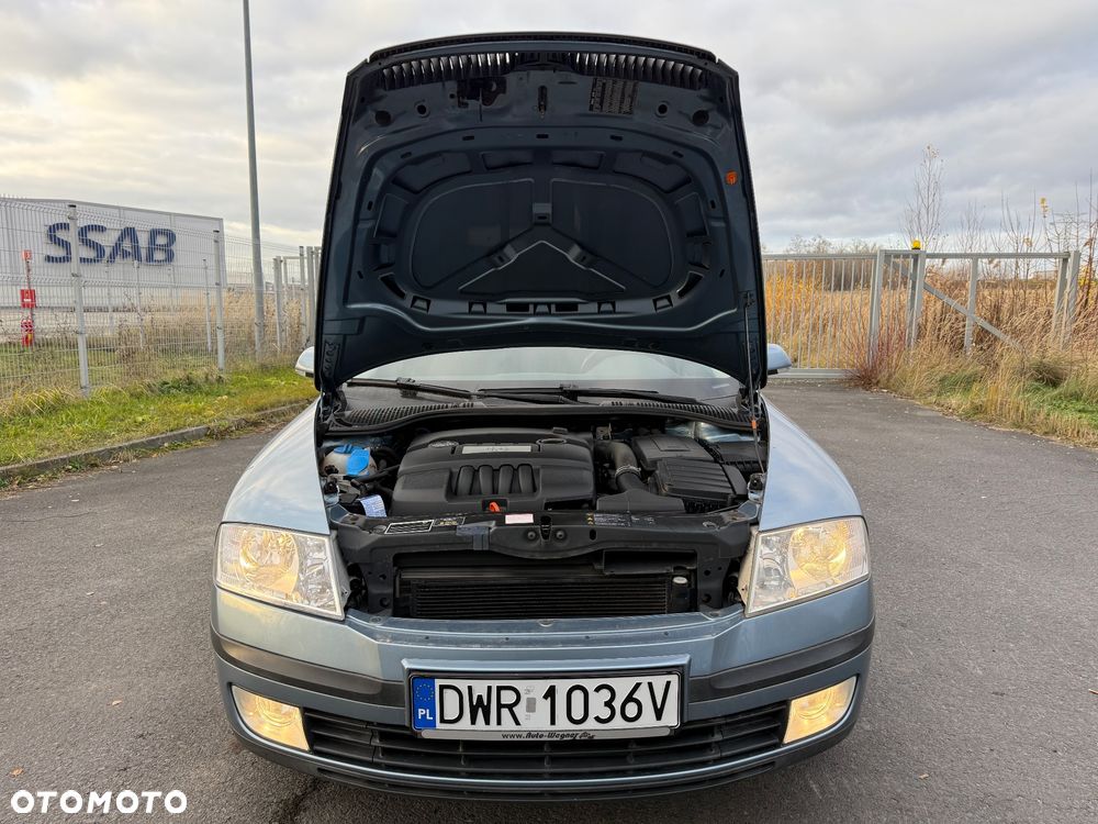 Skoda Octavia 1.6 Combi Ambiente - 32