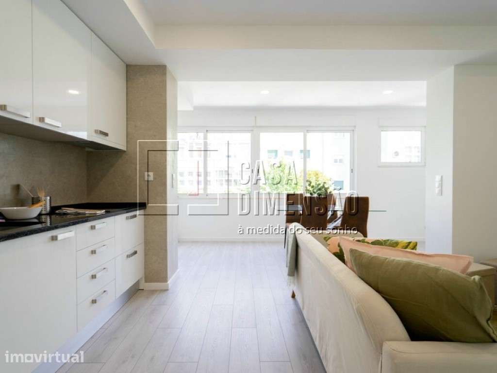Apartamento T3 em Benfica, com Varandas, Totalmente Mobilado e Pron... - Grande imagem: 3/47