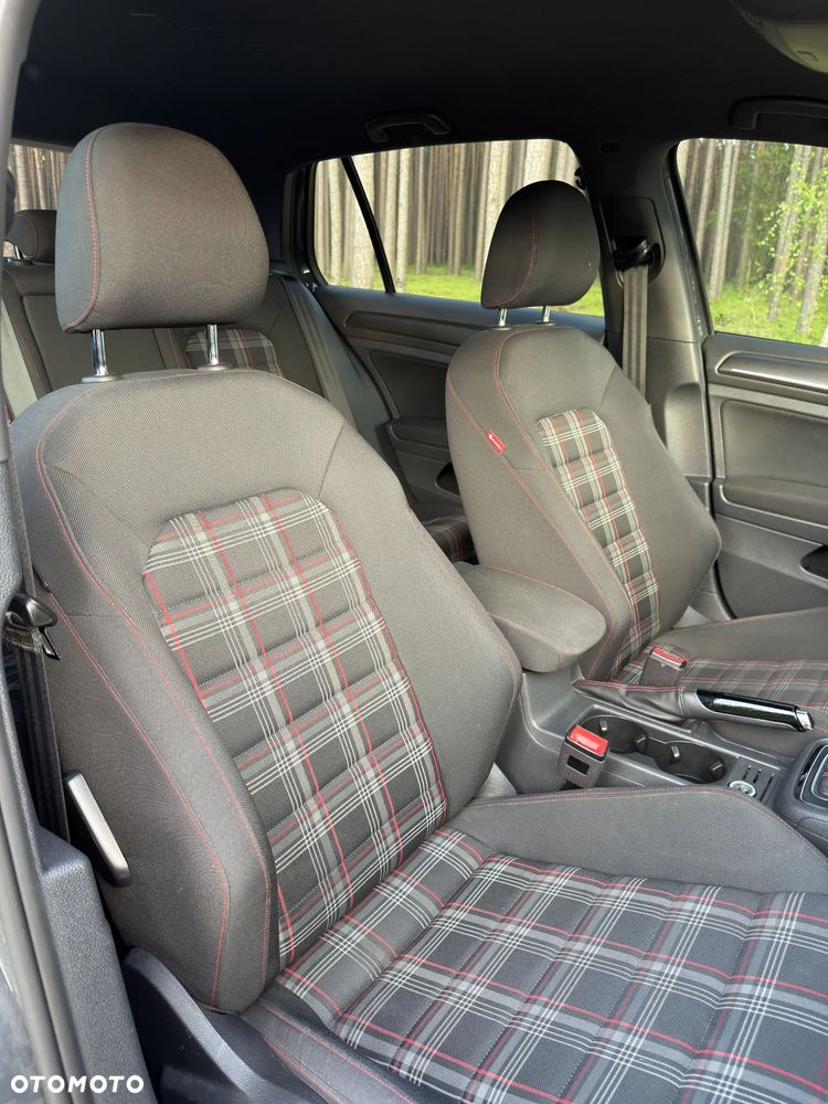 Volkswagen Golf GTI (BlueMotion Technology) DSG Performance - 20