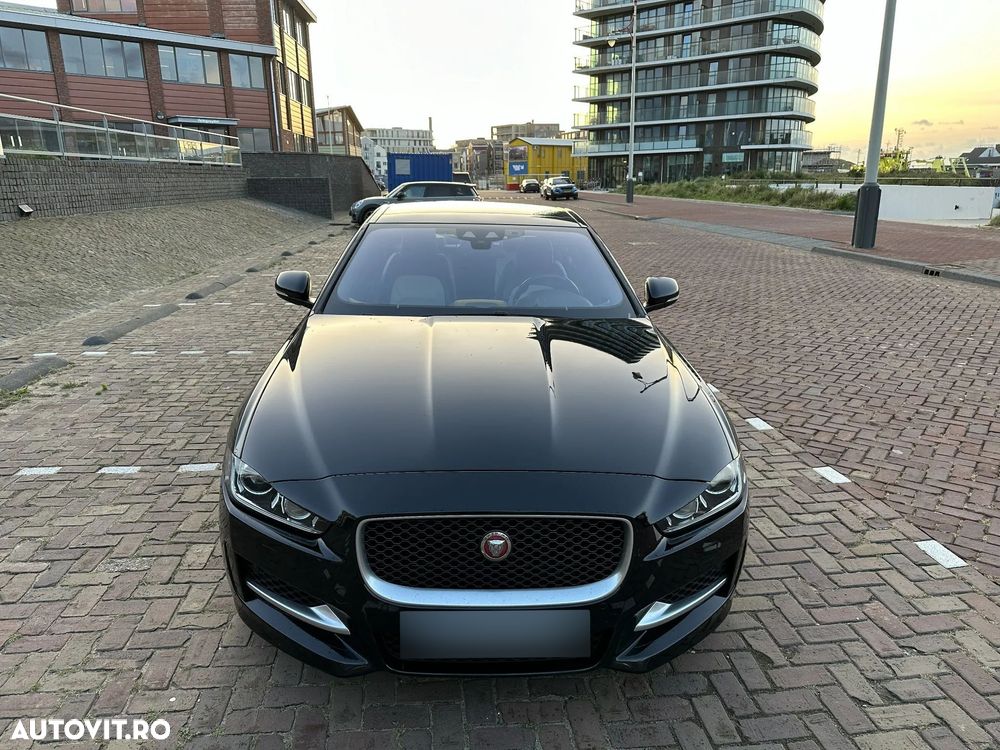 Jaguar XE 2.0 Portfolio - 11