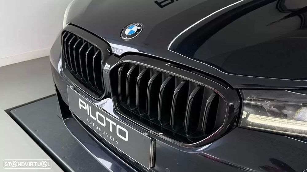 BMW 530 e Pack Desportivo M - 13