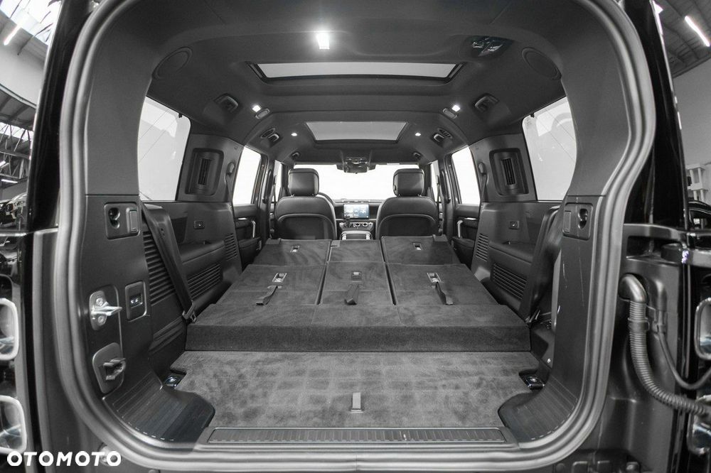 Land Rover Defender - 25