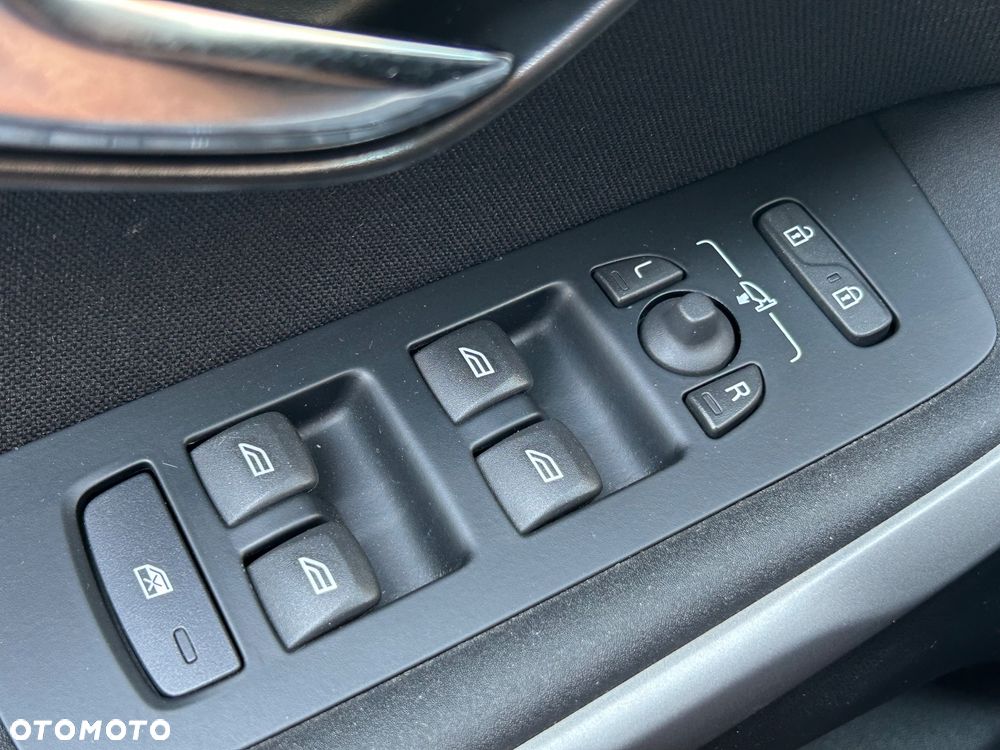 Volvo V40 T3 Drive-E Momentum - 8