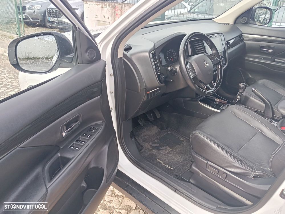 Mitsubishi Outlander 2.2 DI-D Intense - 6