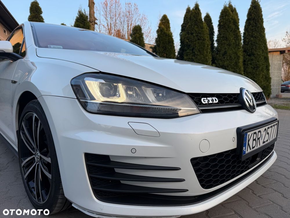 Volkswagen Golf - 17