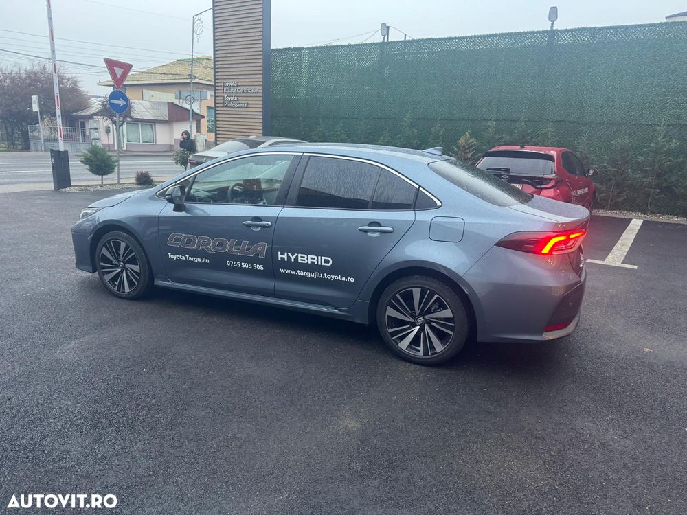 Toyota Corolla TS 1.8 HSD Dynamic - 8