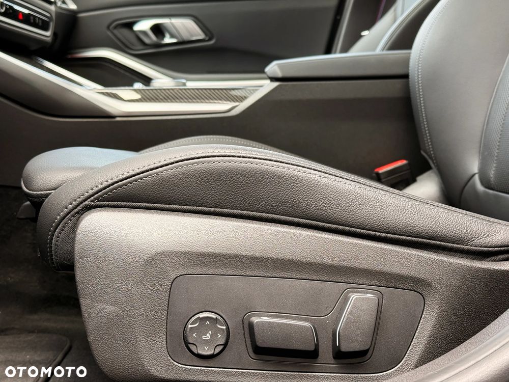 BMW Seria 3 320d xDrive M Sport - 30