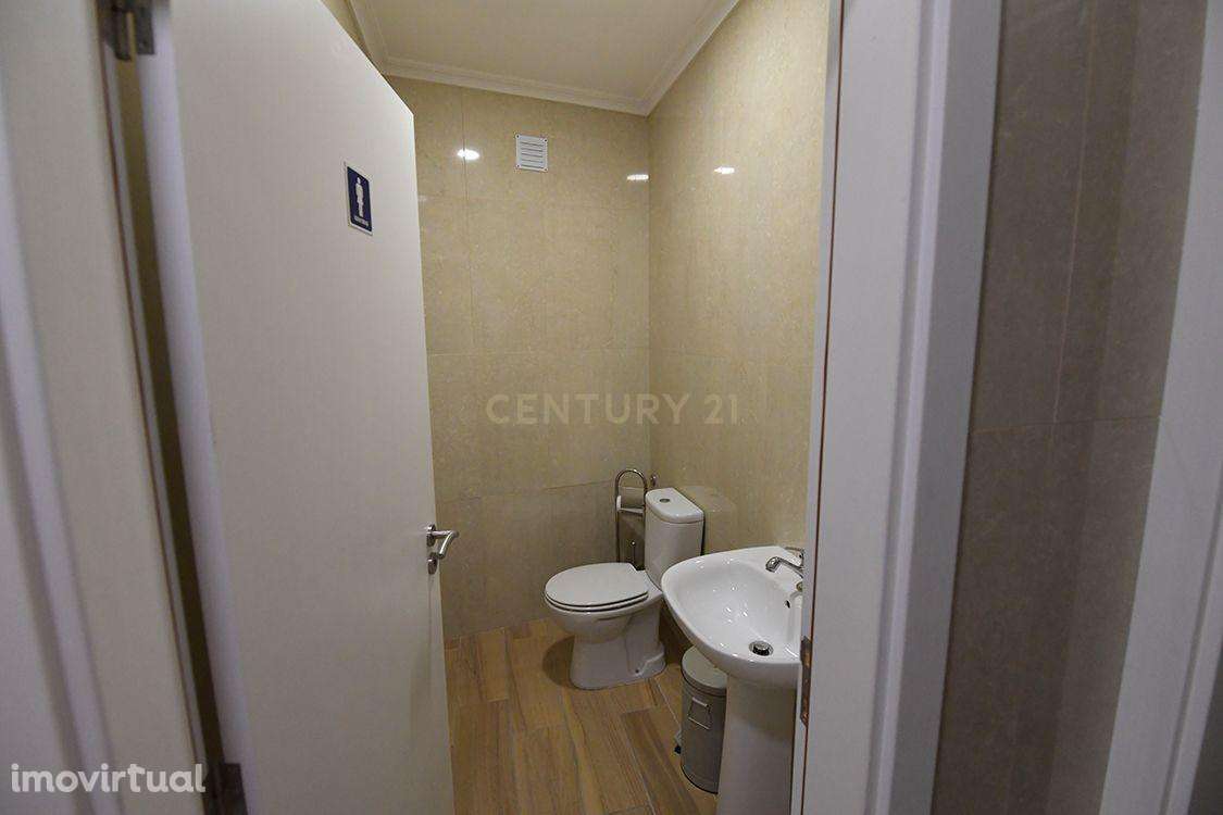 Restaurante novo totalmente equipado e pronto a funcionar, com estacio - Grande imagem: 3/17