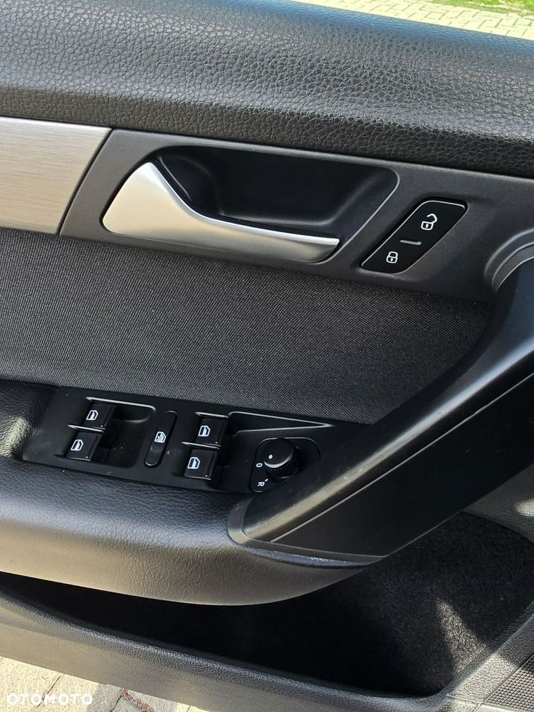 Volkswagen Passat - 16