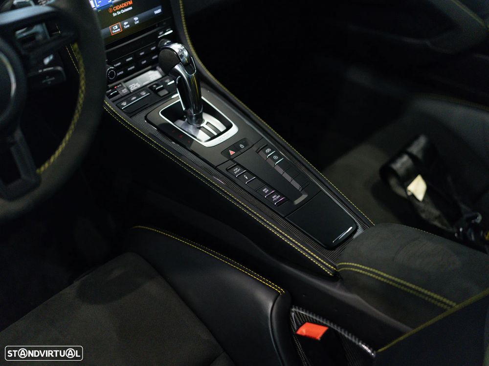 Porsche 718 Cayman GT4 PDK - 28