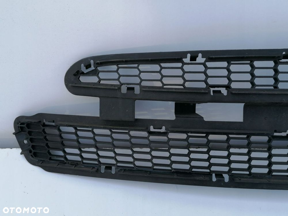 Kratka środkowa zderzaka TESLA S - 2