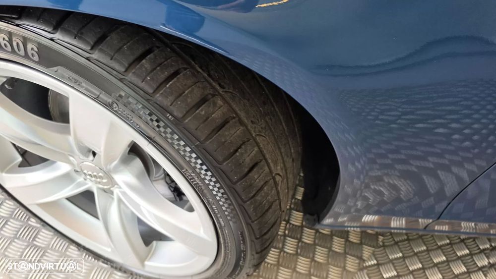 Audi A4 2.0 TDI multitronic - 32