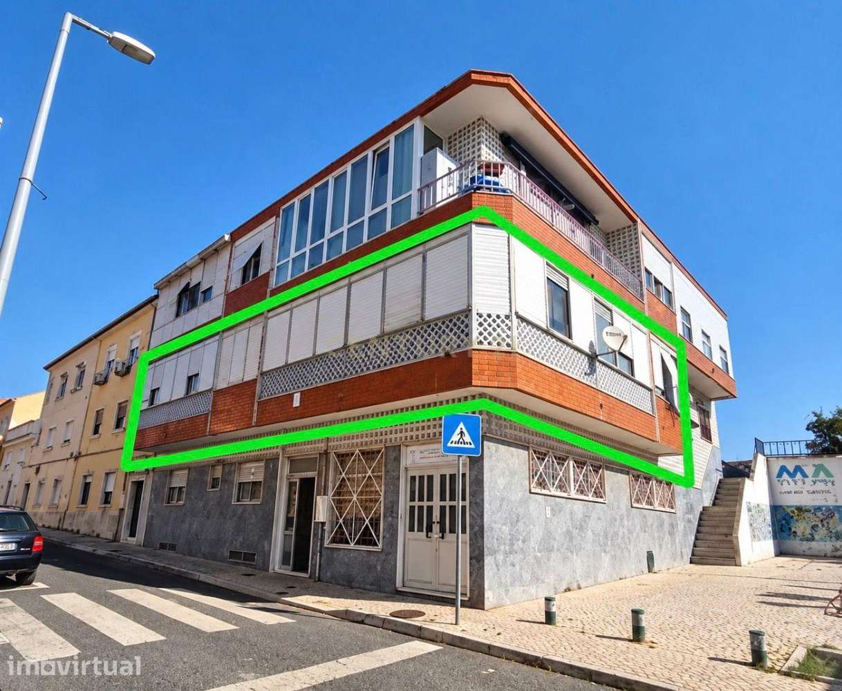 Apartamento T3 Totalmente Renovado | Suíte | Varanda | Terraço de Uso - Grande imagem: 2/38