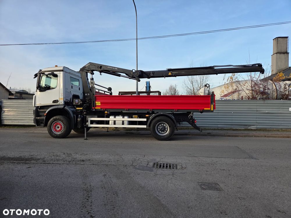 Mercedes-Benz AROCS 1824 // HDS HMF 1420-K2 // PILOT FUNKCJE 5 i 6 // NOWY KIPER WYWROTKA // ZAWIESZENIE BUDOWLANE WYSOKIE // PRZED PIERWSZĄ REJ W PL - 7
