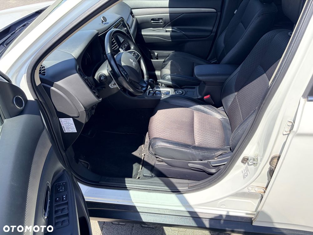 Mitsubishi Outlander 2.0 Instyle + 4WD CVT - 7