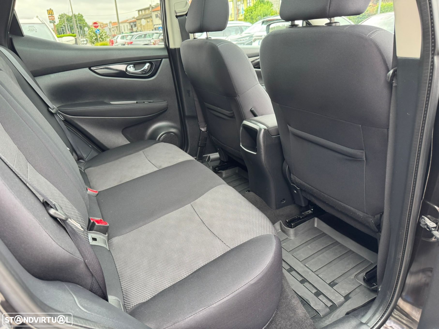 Nissan Qashqai 1.5 dCi N-Connecta 18 - 14