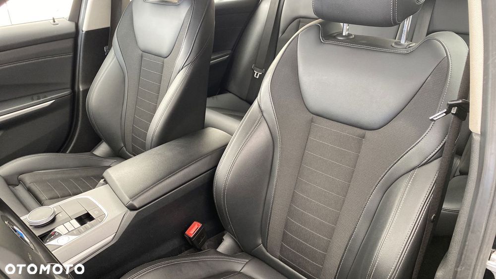 BMW Seria 3 318d mHEV - 11