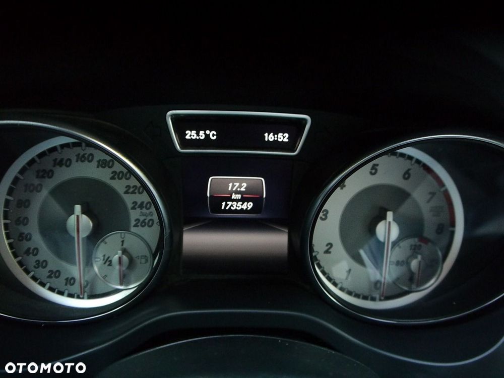 Mercedes-Benz GLA 200 UrbanStyle Edition - 30