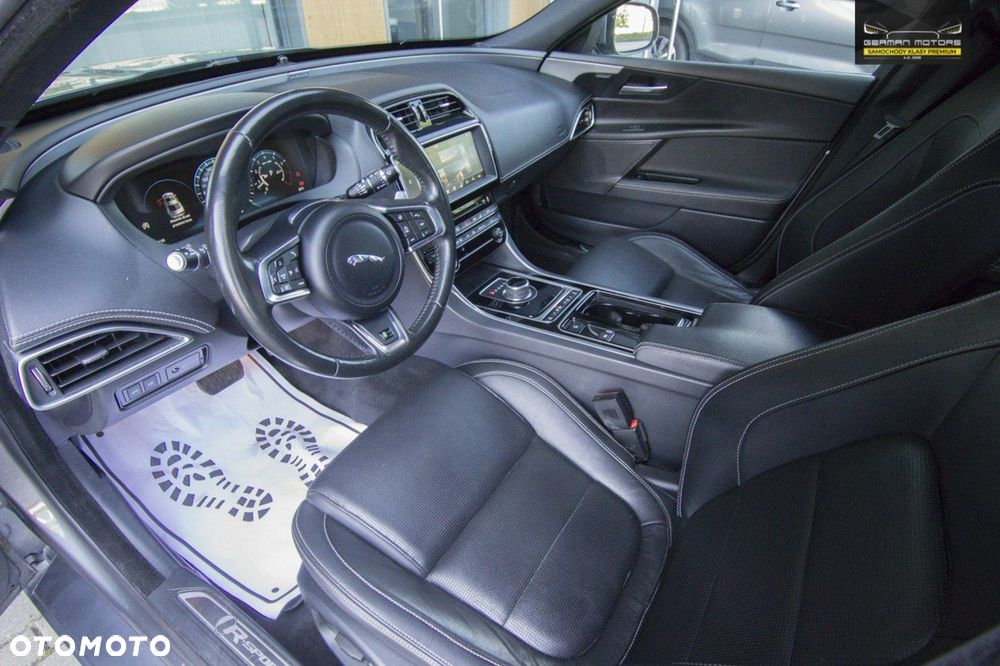 Jaguar XE - 21